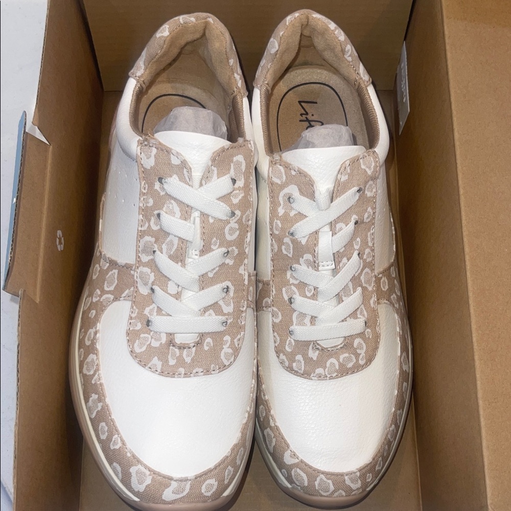 Life Stride Women's Cream and Tan Patterned Sneakers